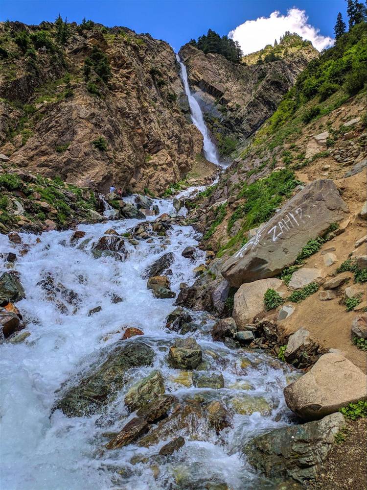 Waterfall dropping down the cliffs beside the Mahodand jeep track near Matiltan