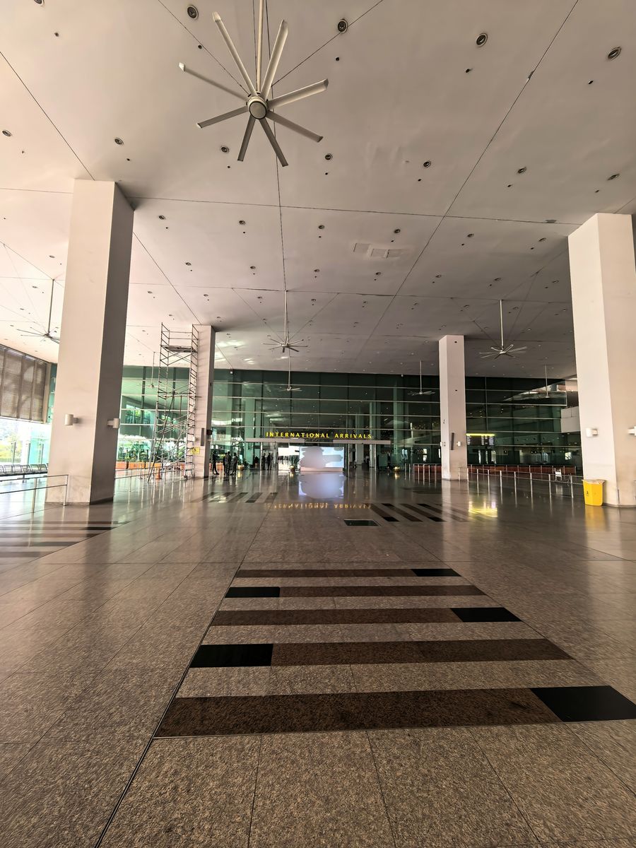 International arrivals hall at Islamabad International Airport with passengers and the baggage area
